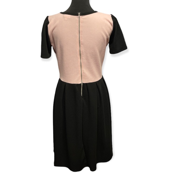 LuLaRoe Amelia Dress Womens Large Solid Black Pink Pockets Pleated Retro Style - Picture 6 of 12